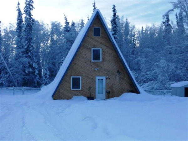 645 Hurricane Dr, Fairbanks, AK 99701 