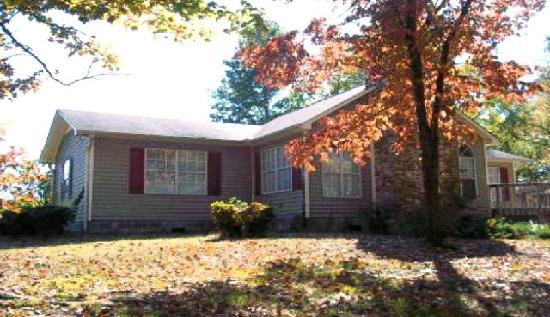 211 Lakefront Drive, Talladega, AL 35160 