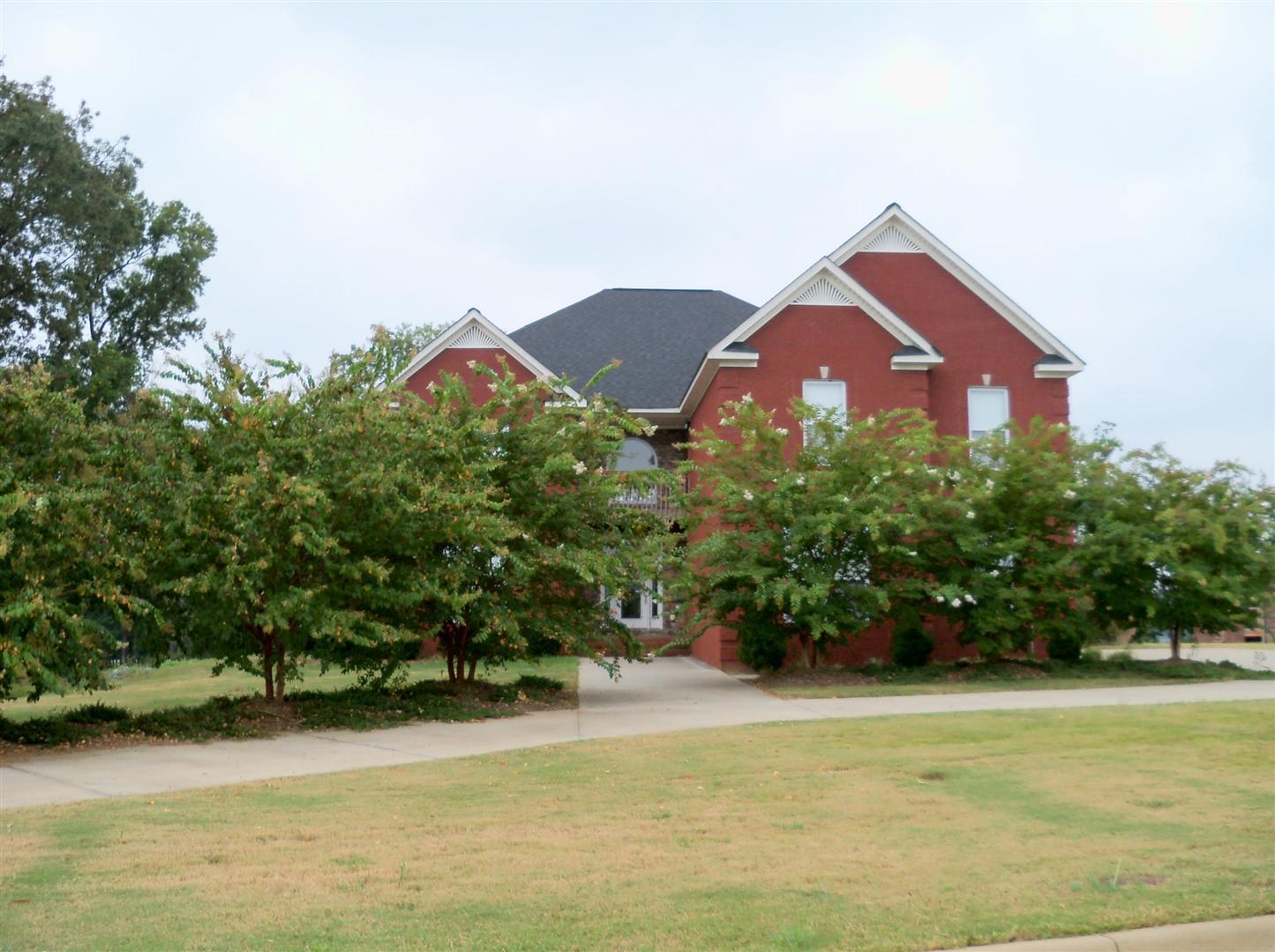 1688 Penninsula Drive, Scottsboro, AL 35769 