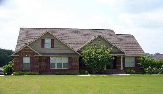 20 Spring Lake Drive, Albertville, AL 35951 