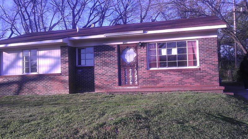 1208 Rayfield Dr, Midfield, AL 35218 