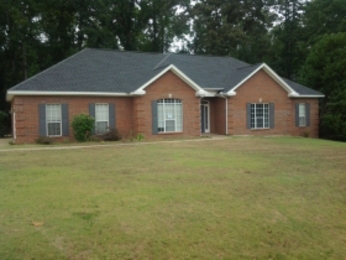 41 Laura Lane, Deatsville, AL 36022 