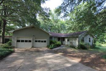 5740 Eastview Ave, Hokes Bluff, AL 35903 