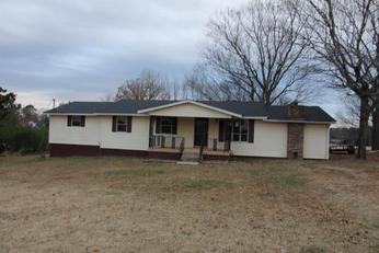 2018 S Lindsay Ln, Athens, AL 35613 