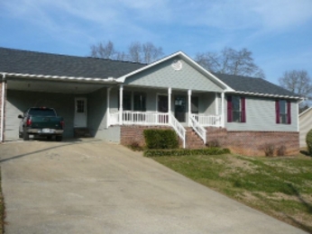 27 Village Dr, Oxford, AL 36203 