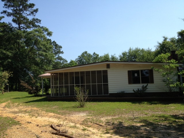 800 Wolf Log Rd, Flomaton, AL 36441 