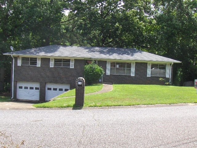 2825 2nd St NW, Center Point, AL 35215 