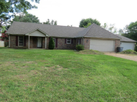 225 N New Castle Dr, Florence, AL 35633 