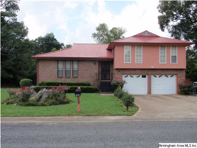 709 Greenbriar Rd, Fairfield, AL 35064 
