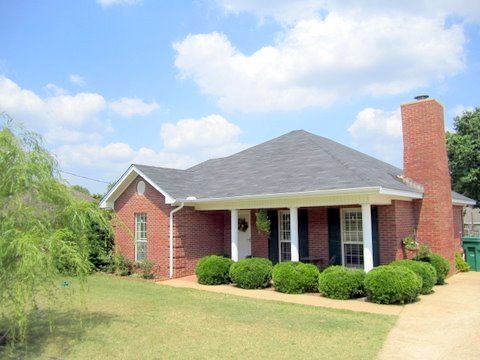 252 Spring Hollow Dr., Deatsville, AL 36022 