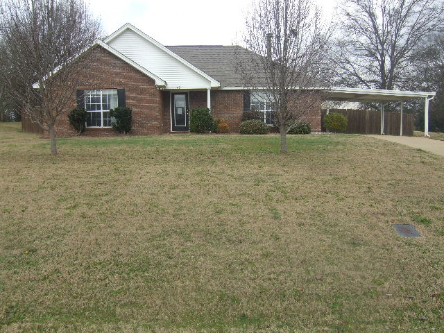 18 Hilltop Circle, Deatsville, AL 36022 