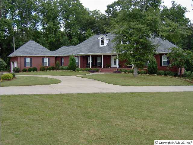 190 DaMaris Drive, Albertville, AL 35950 