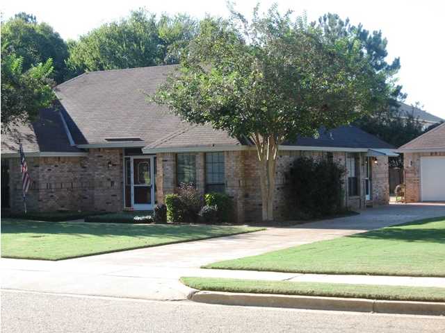 1812 Briarwood Dr, Prattville, AL 36066 