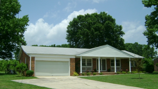 213 10TH AVE NE, Arab, AL 35016 