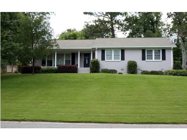 2104 Vesthaven Way, Vestavia Hills, AL 35216 