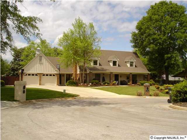 1705 Carriage Way, Decatur, AL 35601 