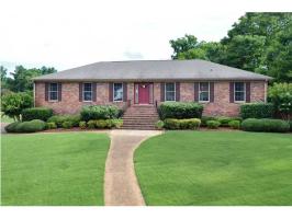 215 Woodstock Dr., Florence, AL 35630 
