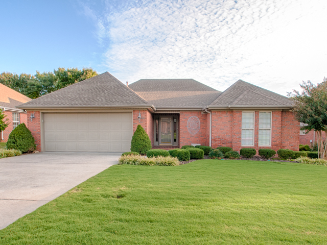 207 Woodbury Ct., Florence, AL 35630 