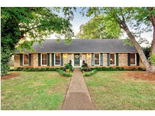 1811 Edwards Ave, Muscle Shoals, AL 35631 