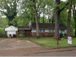 211 Lee Ave. West, Florence, AL 35634 