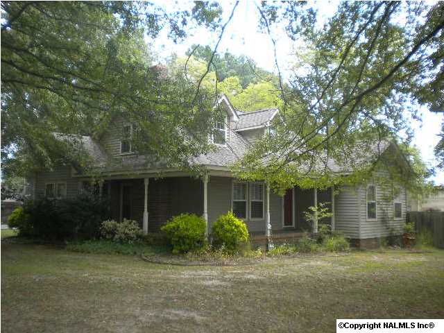 610 Pine Street NW, Hartselle, AL 35640 