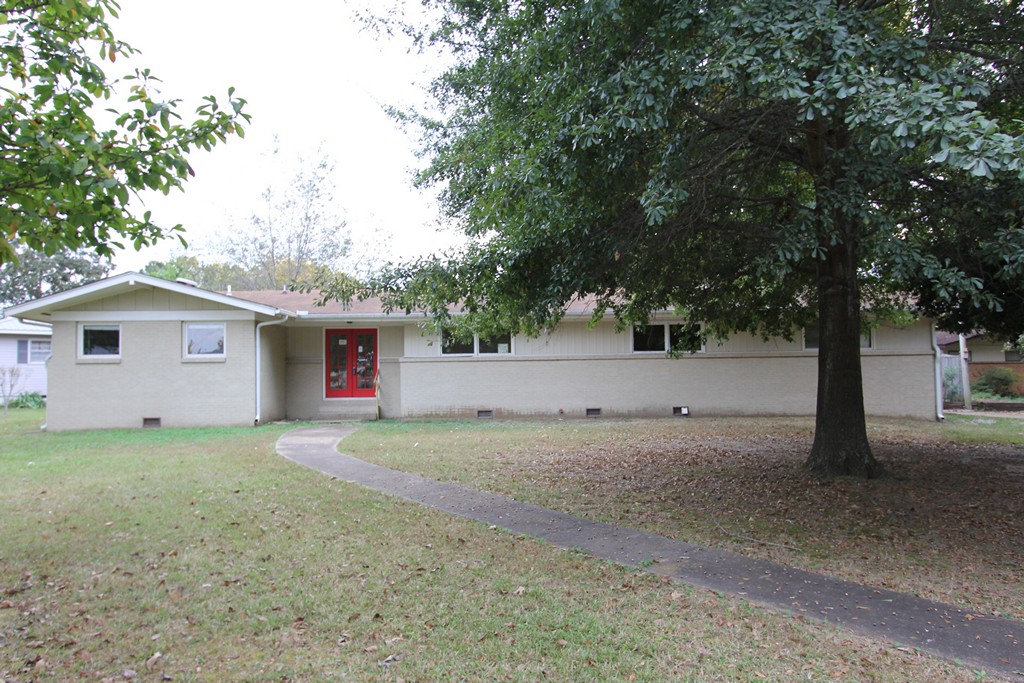 300 Sobotka Street, Hartselle, AL 35640 