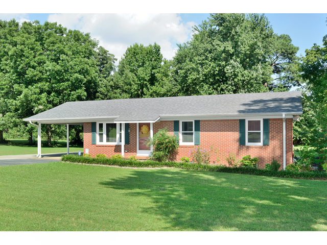 126 Mauldin Ave., Killen, AL 35645 