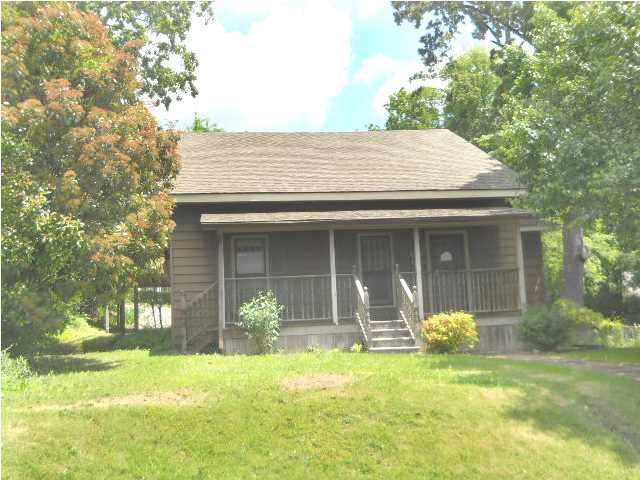 400 Cataco St, Russellville, AL 35653 