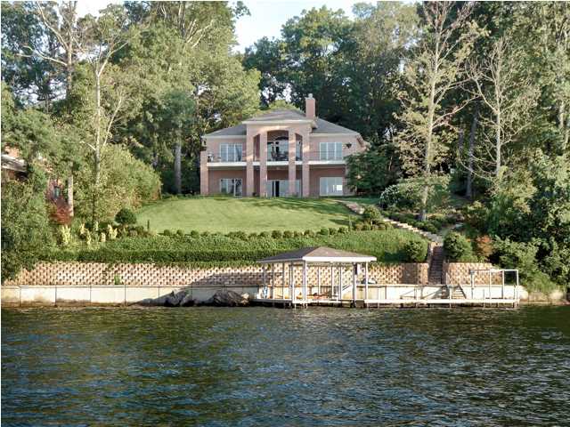 221 Beardsley Ct., Muscle Shoals, AL 35661 