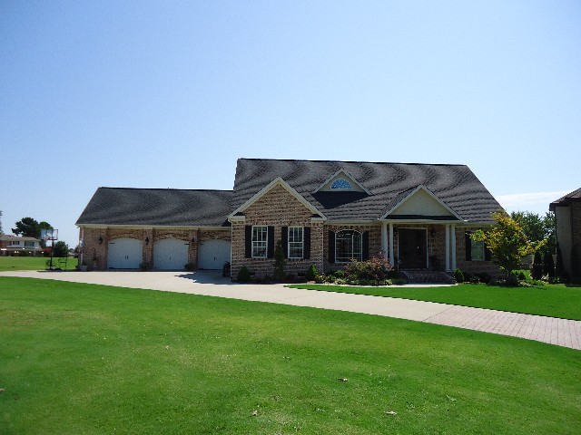105 Country Club Ln., Muscle Shoals, AL 35661 
