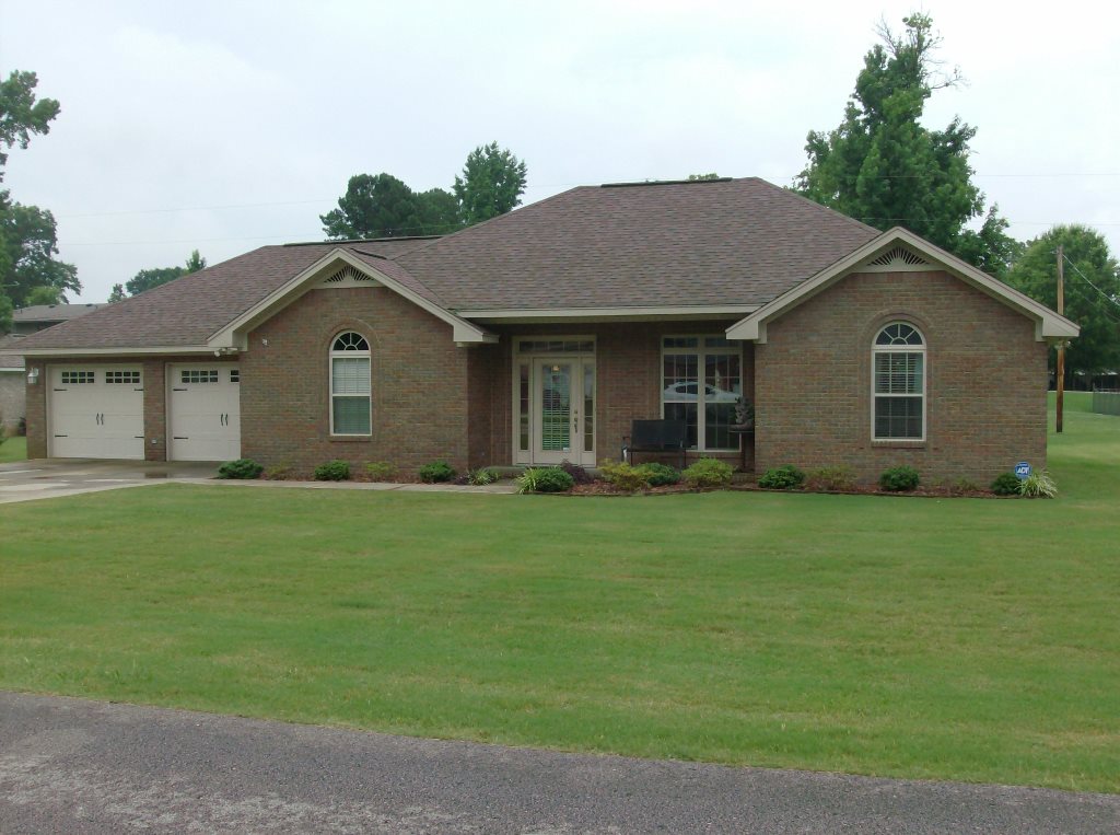 820 Grand Ave E, Muscle Shoals, AL 35661 