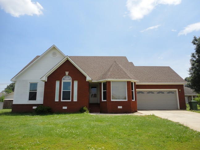 302 NASSAU AVE E, Muscle Shoals, AL 35661 