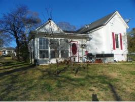 708 5th St. East, Tuscumbia, AL 35674 