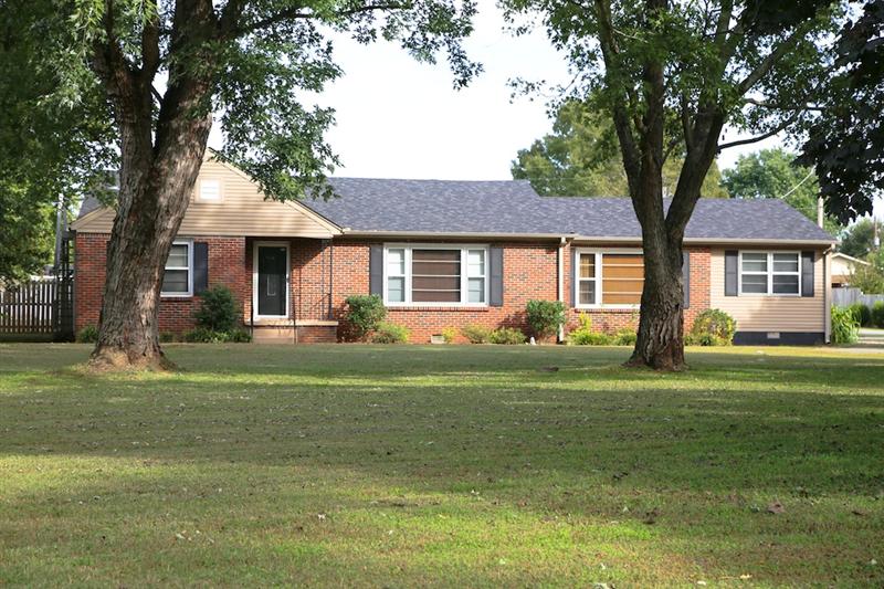 1525 Woodmont Dr., Tuscumbia, AL 35674 