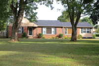 1525 Woodmont Dr., Tuscumbia, AL 35674 