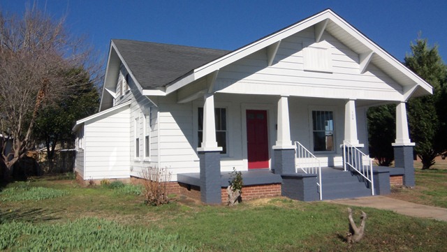 109 Jackson St, Tuscumbia, AL 35674 