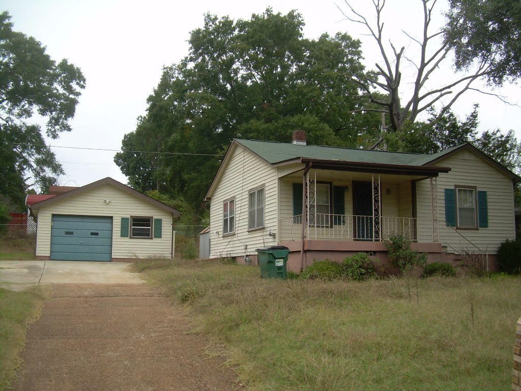 1006 Frances St, Tuscumbia, AL 35674 