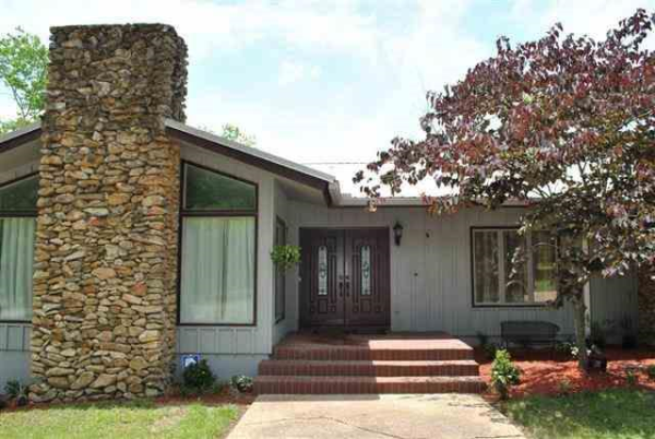 205 Woodland St, Geneva, AL 36340 