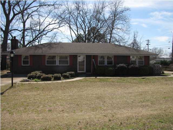 708 Wetumpka St., Prattville, AL 36067 