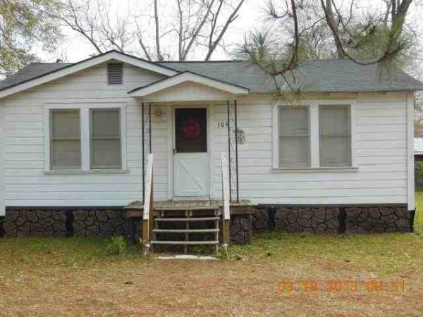 106 Newton Street, Hartford, AL 36344 