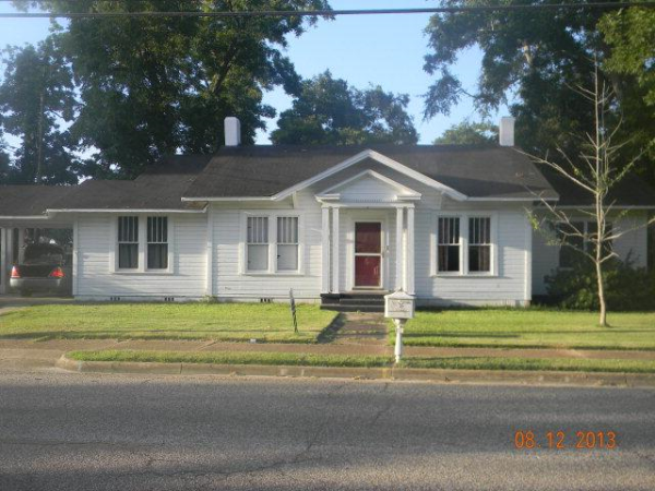 106 E Church St, Headland, AL 36345 
