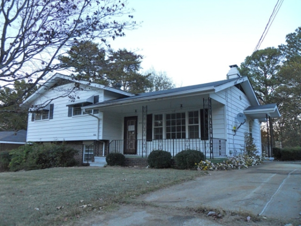 912 Hagwood Rd, Birmingham, AL 35235 