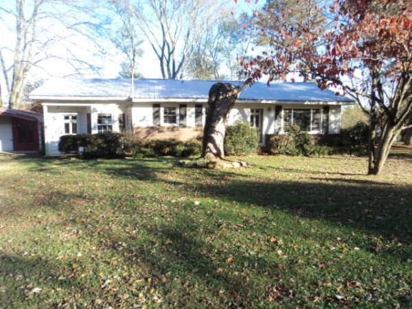 1003 Taylor St, Albertville, AL 35951 