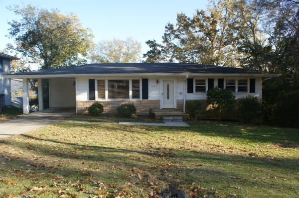 1325 CARLISLE AVENUE, Guntersville, AL 35976 