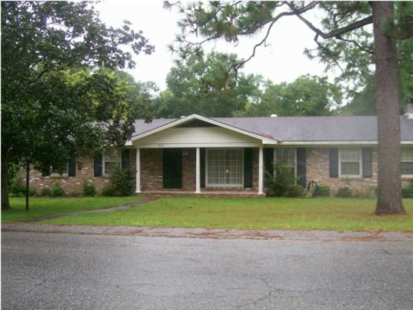 1861 Forest Oaks Dr, Mobile, AL 36618 