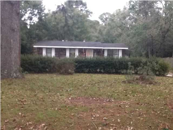 2862 Club House Rd, Mobile, AL 36605 