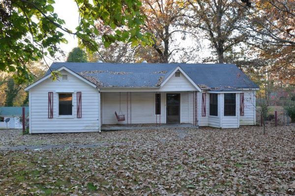 1909 Hickory Ave, Florence, AL 35630 