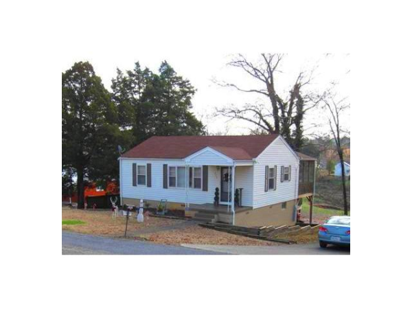 313 Greenwood Drive, Talladega, AL 35160 