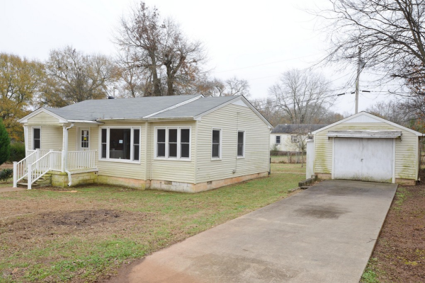 308 3rd Ave, Tuscumbia, AL 35674 