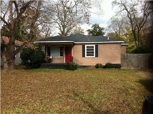 68 Eighth Ave, Chickasaw, AL 36611 